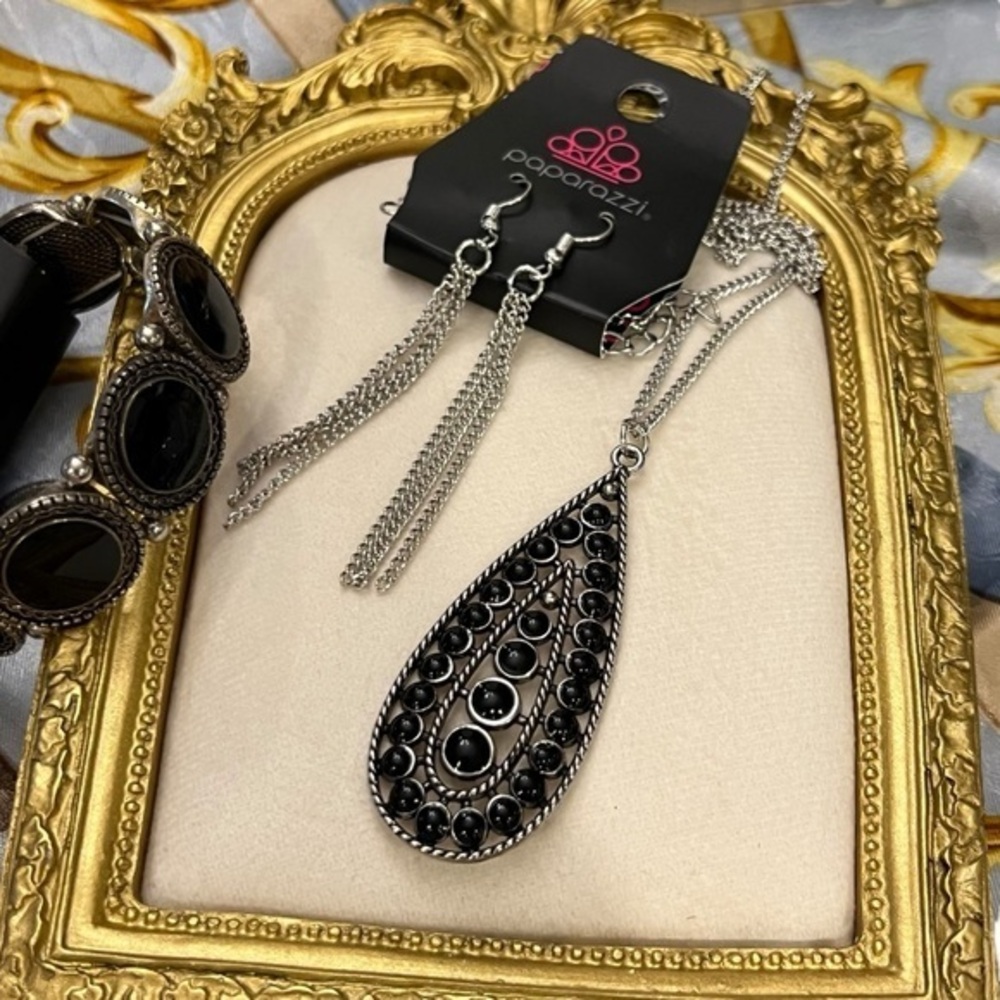 SALE!! 2 for $15 Tiki Tease Black Teardrop Pendant Necklace Earring Bracelet Set